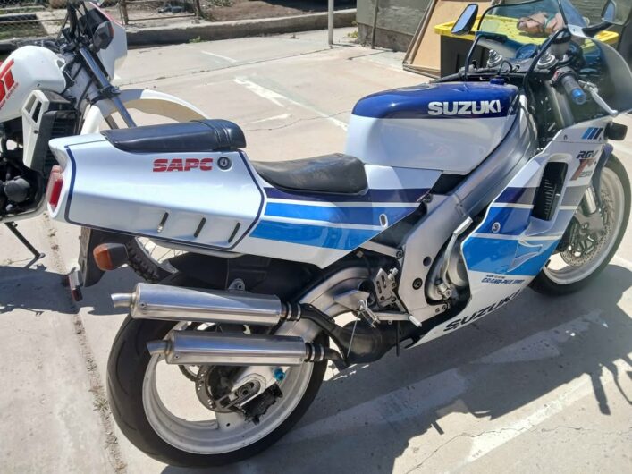 Holy Grail Suzuki RGV250 Running When Parked